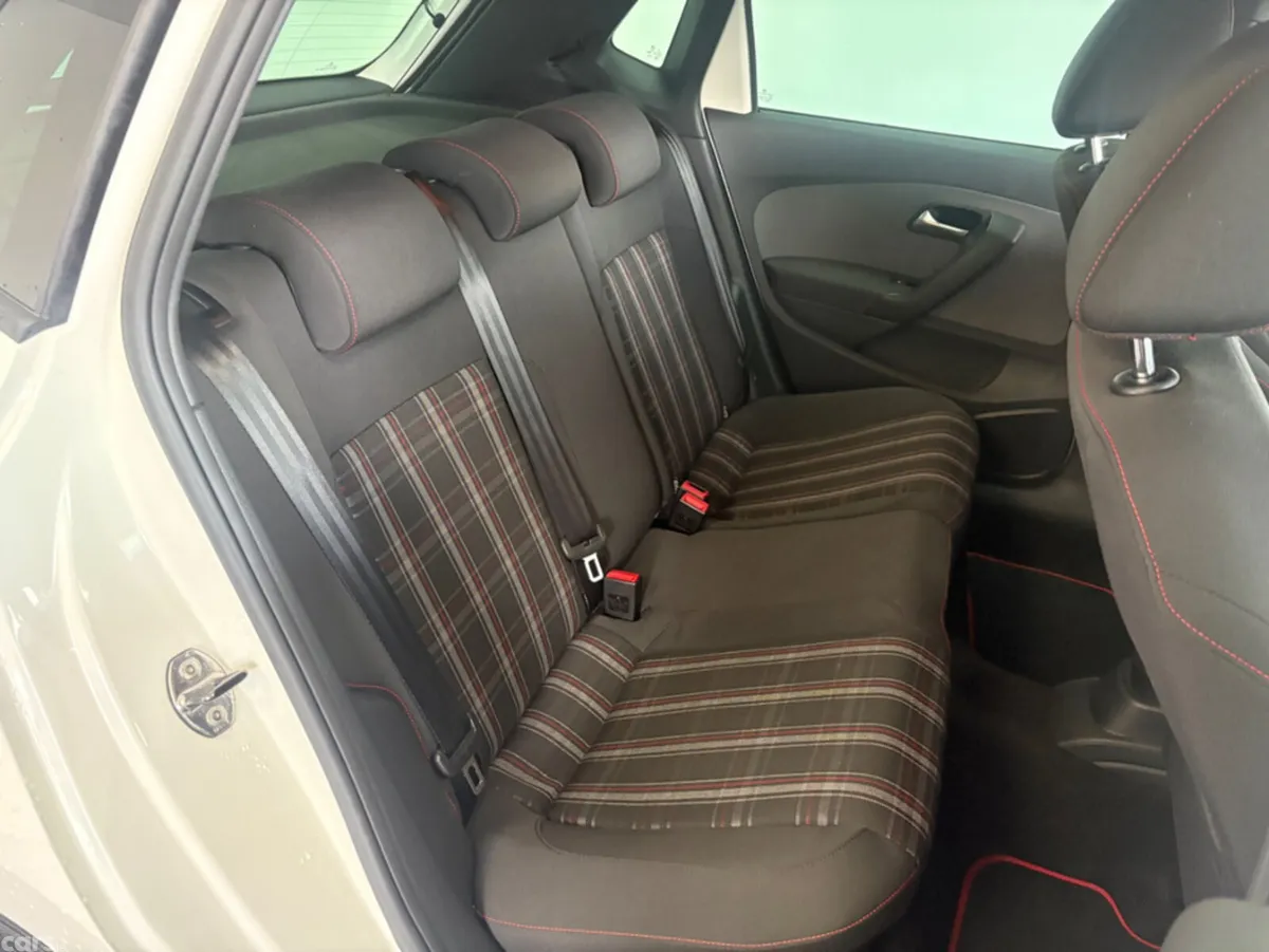 Volkswagen Polo Hatchback, Petrol, 2013, White