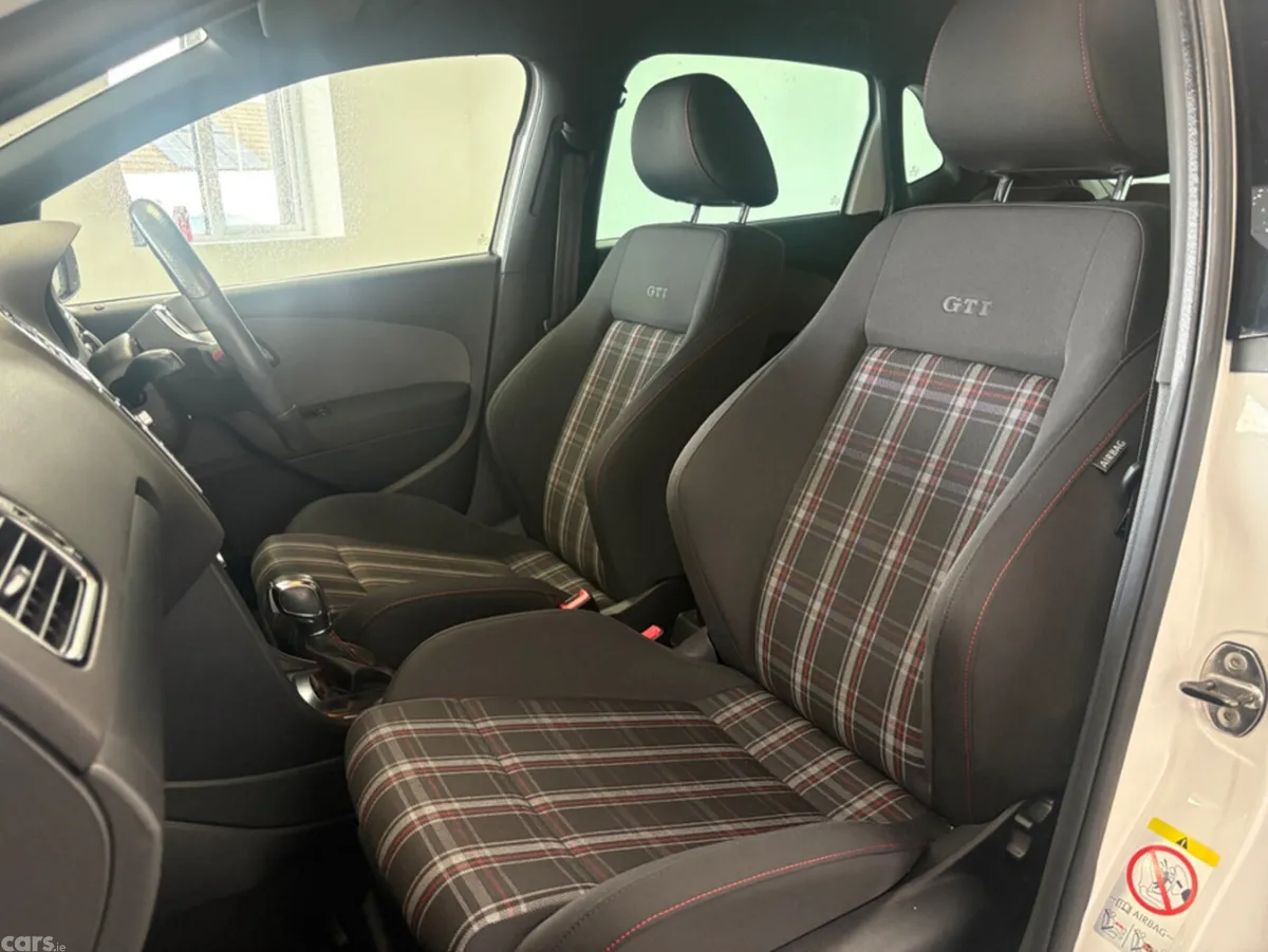 Volkswagen Polo Hatchback, Petrol, 2013, White