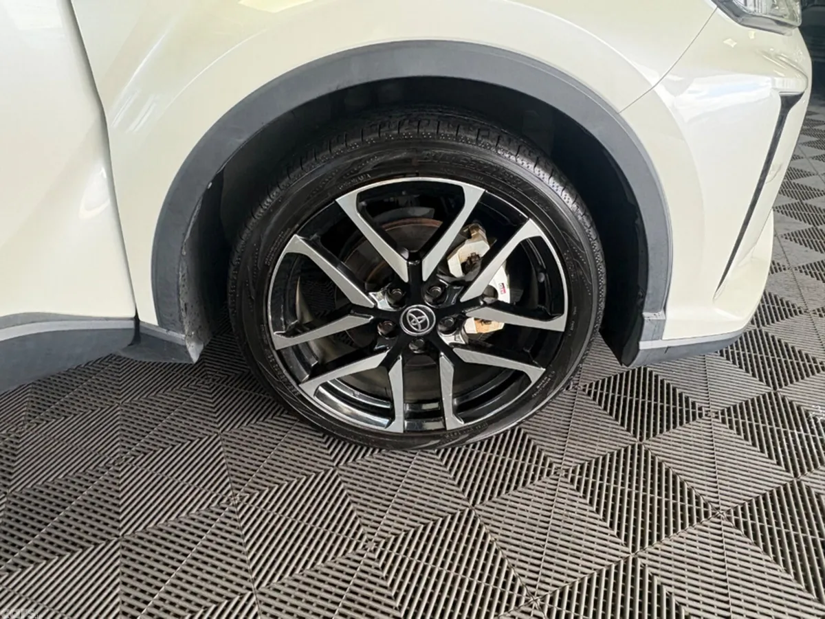 Toyota C-HR SUV, Petrol Hybrid, 2020, White
