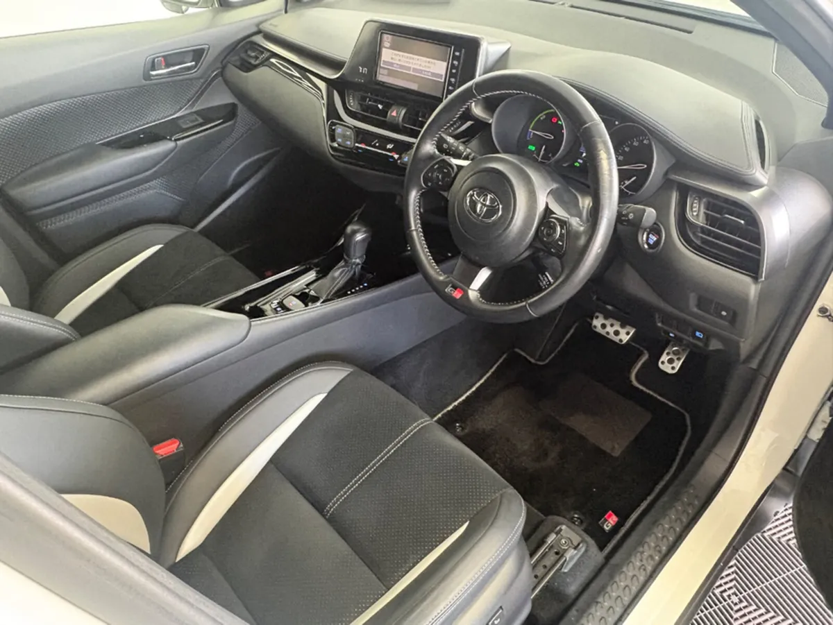Toyota C-HR SUV, Petrol Hybrid, 2020, White