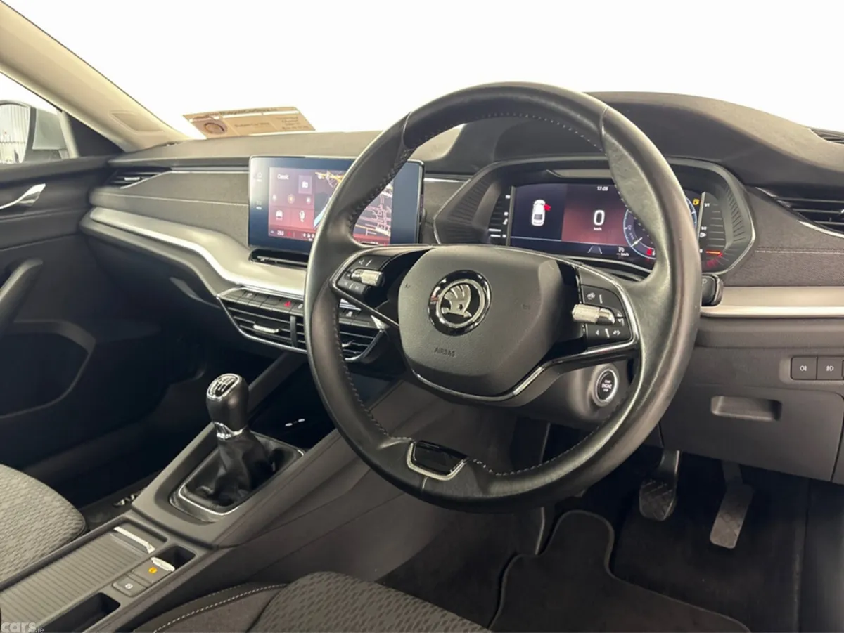 Skoda Octavia Saloon, Diesel, 2022, Grey