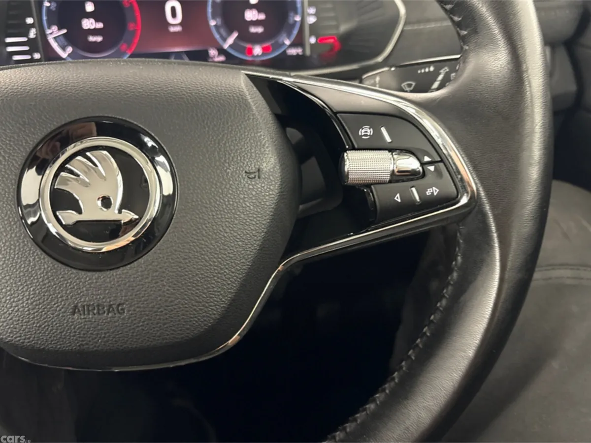 Skoda Octavia Saloon, Diesel, 2022, Grey