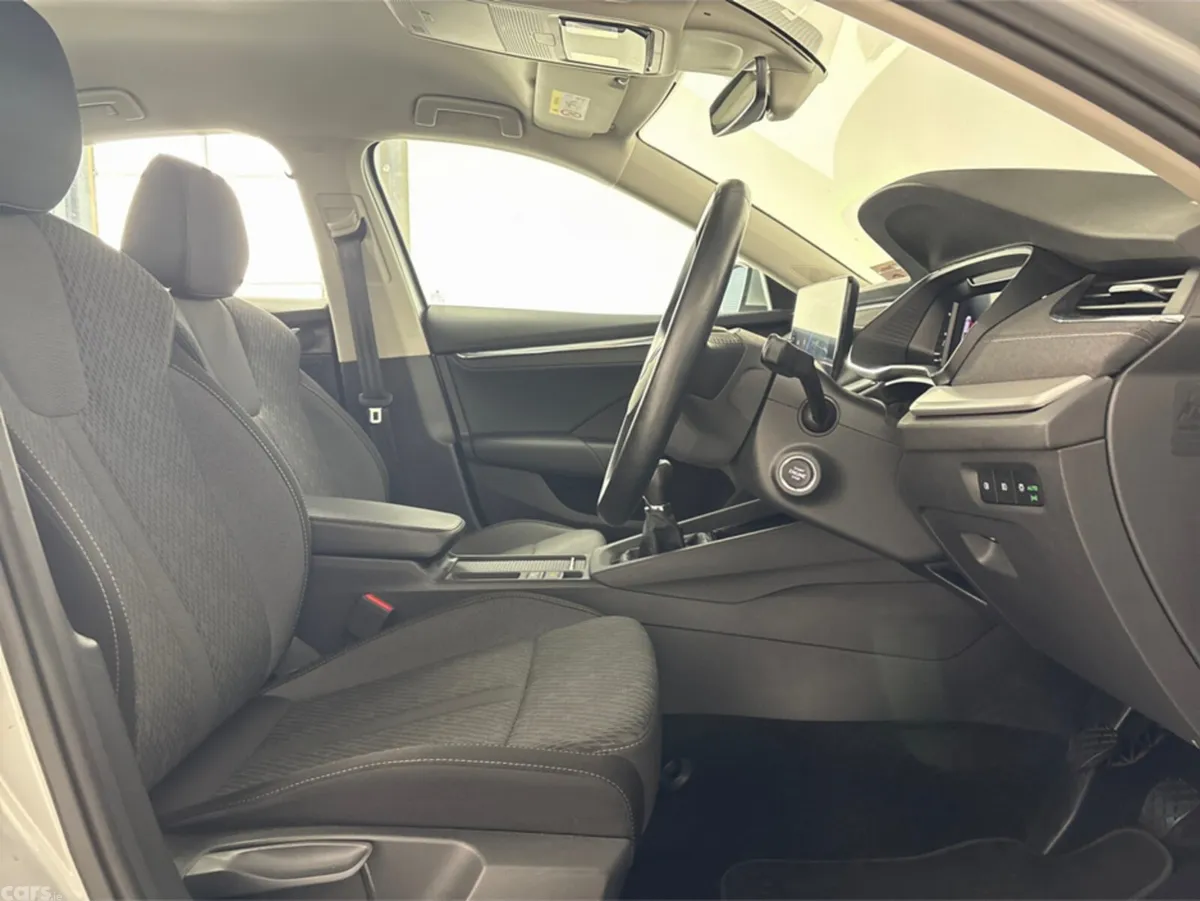 Skoda Octavia Saloon, Diesel, 2022, Grey