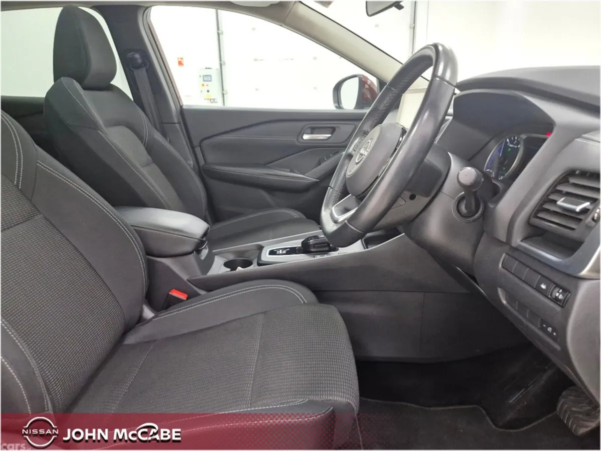 Nissan Qashqai MPV, Petrol Hybrid, 2024, Red
