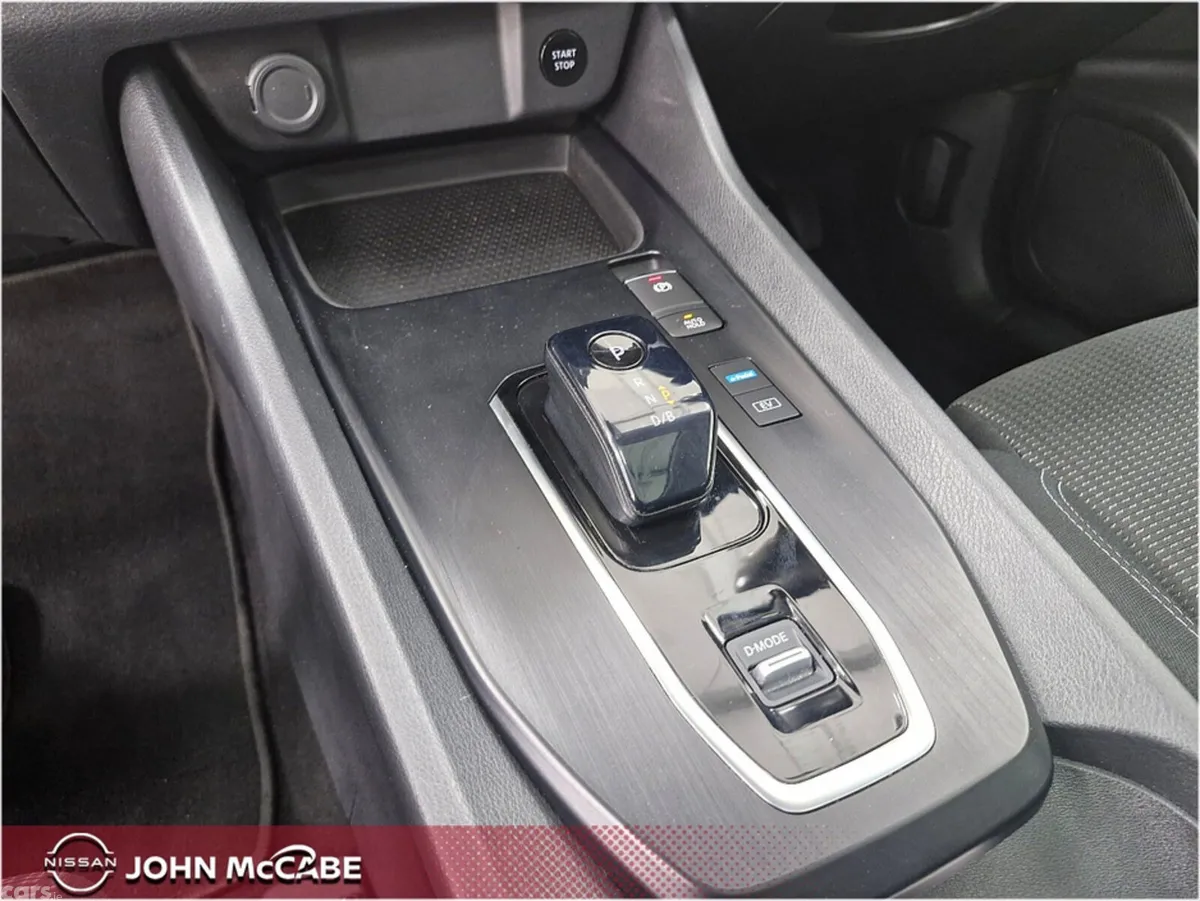 Nissan Qashqai MPV, Petrol Hybrid, 2024, Red