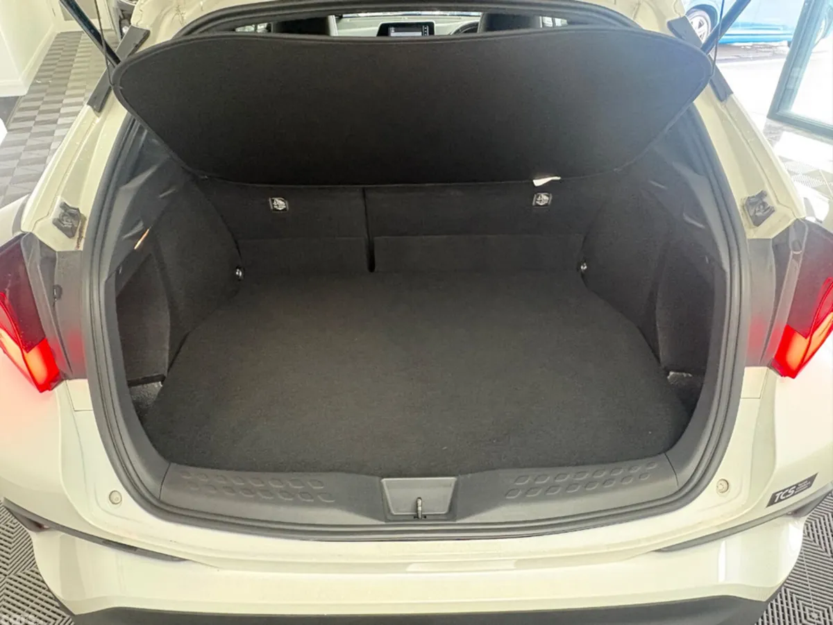 Toyota C-HR SUV, Petrol Hybrid, 2020, White