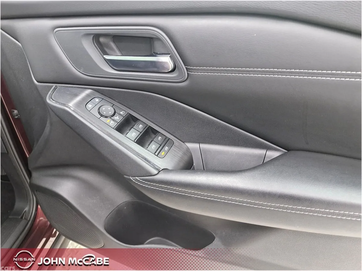 Nissan Qashqai MPV, Petrol Hybrid, 2024, Red