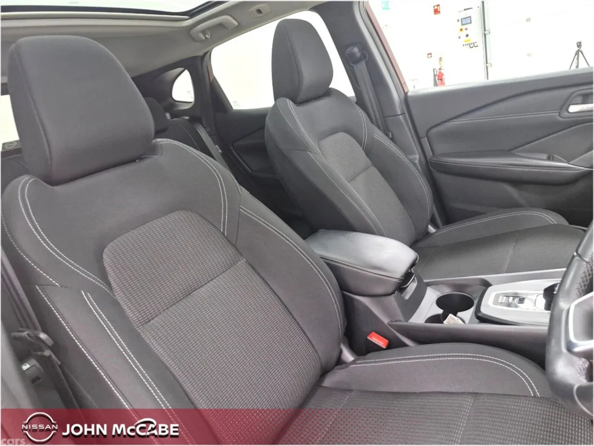 Nissan Qashqai MPV, Petrol Hybrid, 2024, Red