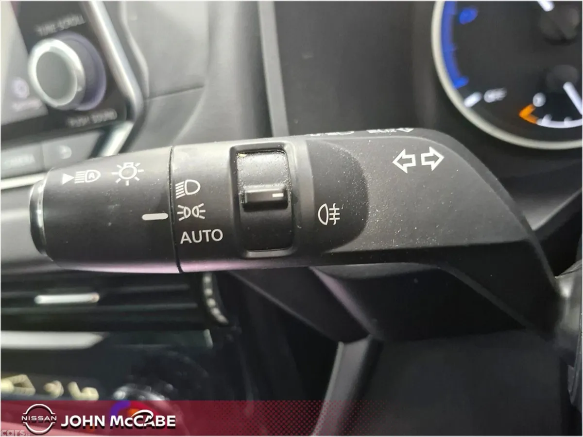 Nissan Qashqai MPV, Petrol Hybrid, 2024, Red