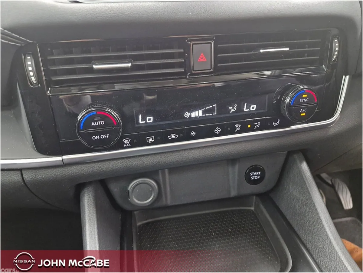 Nissan Qashqai MPV, Petrol Hybrid, 2024, Red