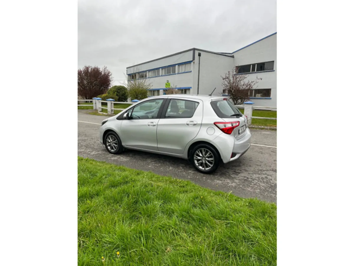 Toyota Yaris Hatchback, Petrol, 2019, Grey