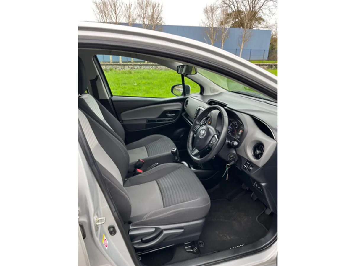 Toyota Yaris Hatchback, Petrol, 2019, Grey