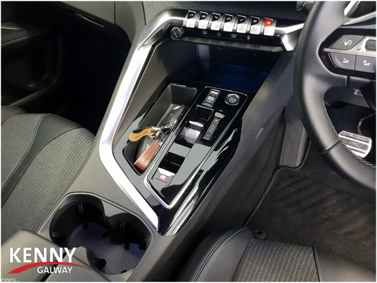 Peugeot 3008 MPV, Diesel, 2023, Grey