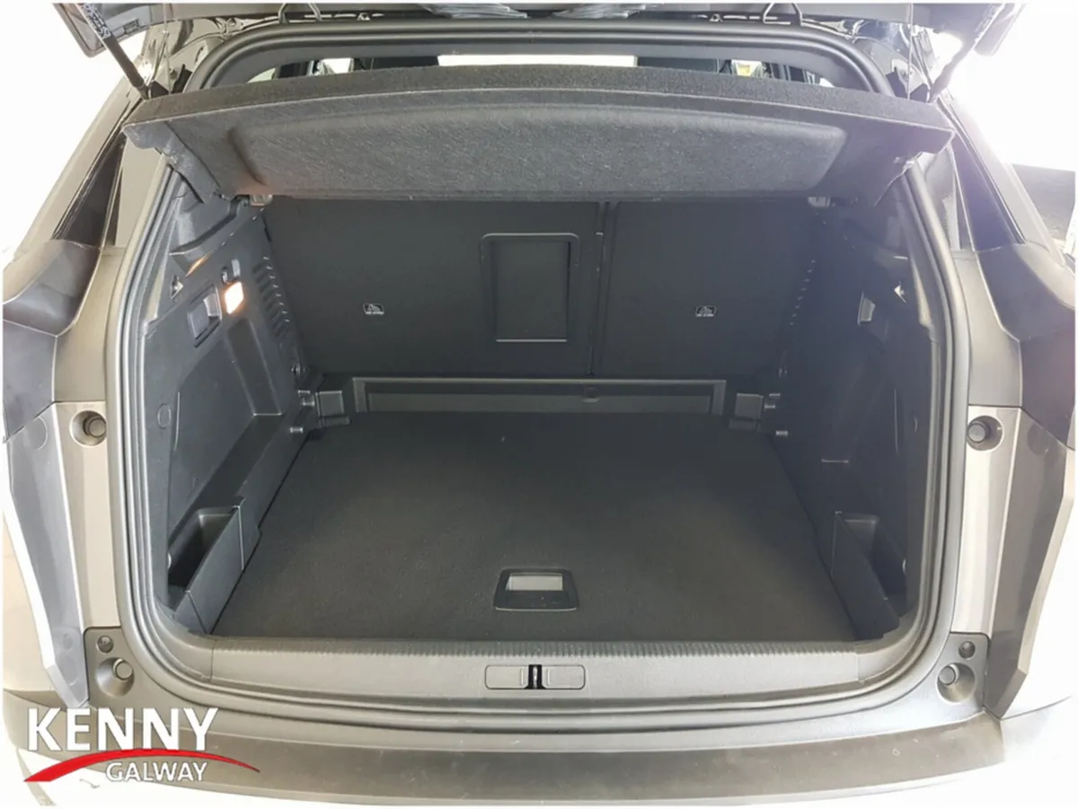 Peugeot 3008 MPV, Diesel, 2023, Grey