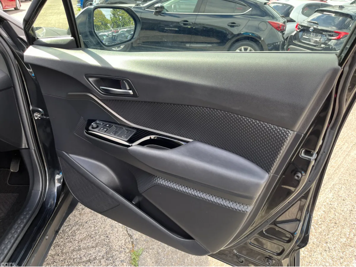 Toyota C-HR SUV, Petrol Hybrid, 2023, Black