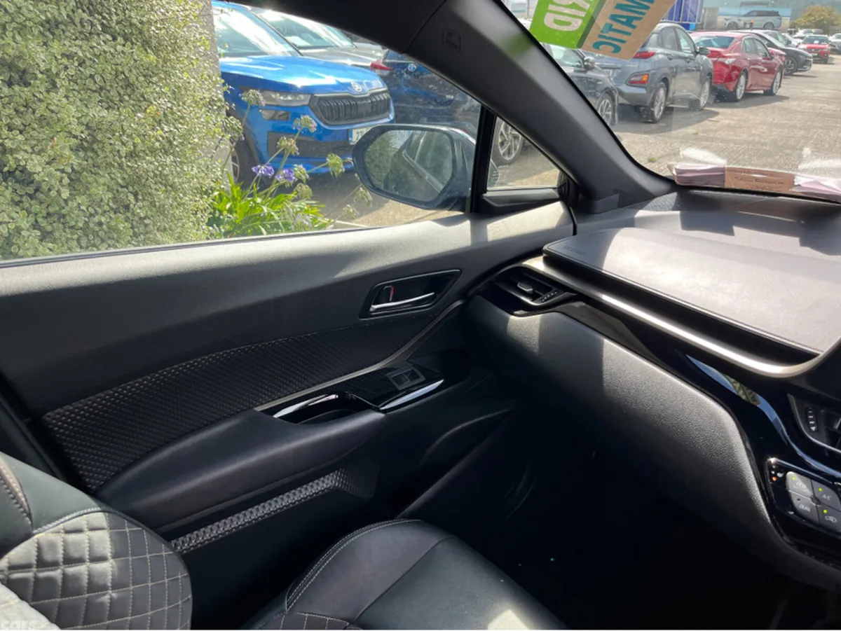 Toyota C-HR SUV, Petrol Hybrid, 2023, Black