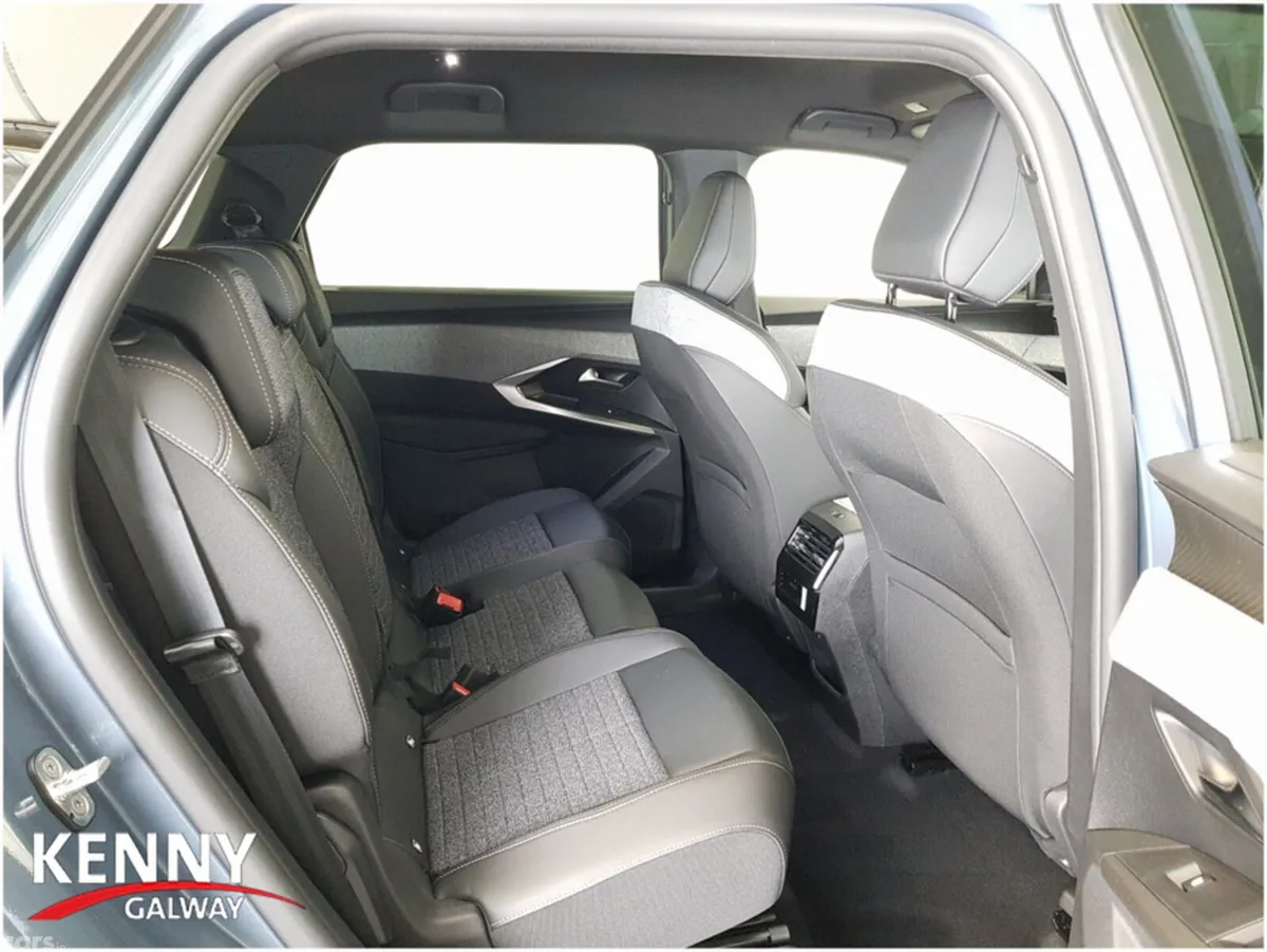 Peugeot 5008 MPV, Electric, 2026, Blue