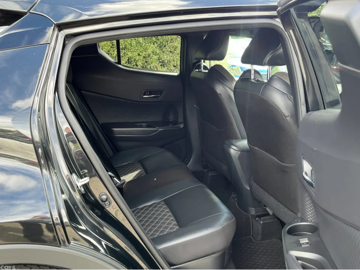 Toyota C-HR SUV, Petrol Hybrid, 2023, Black