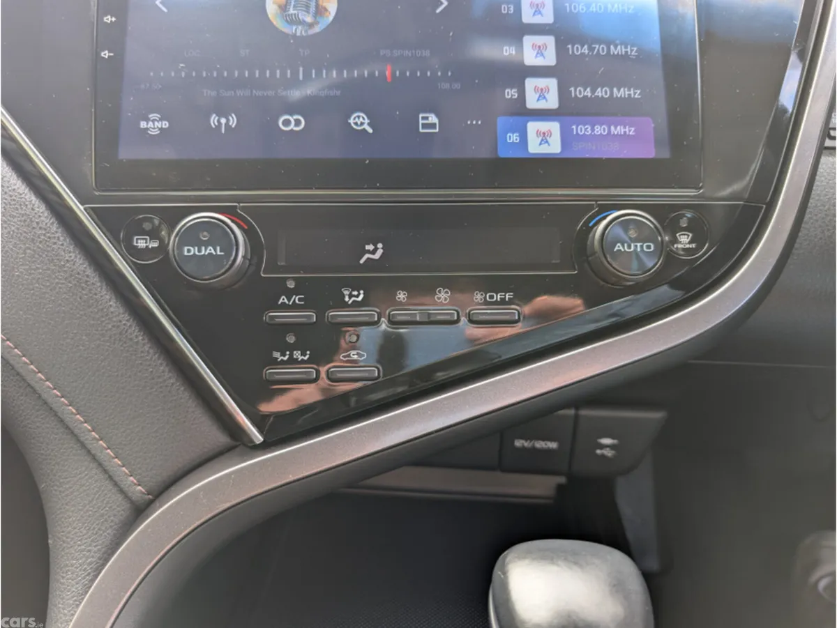 Toyota Camry Saloon, Petrol Hybrid, 2018, Red