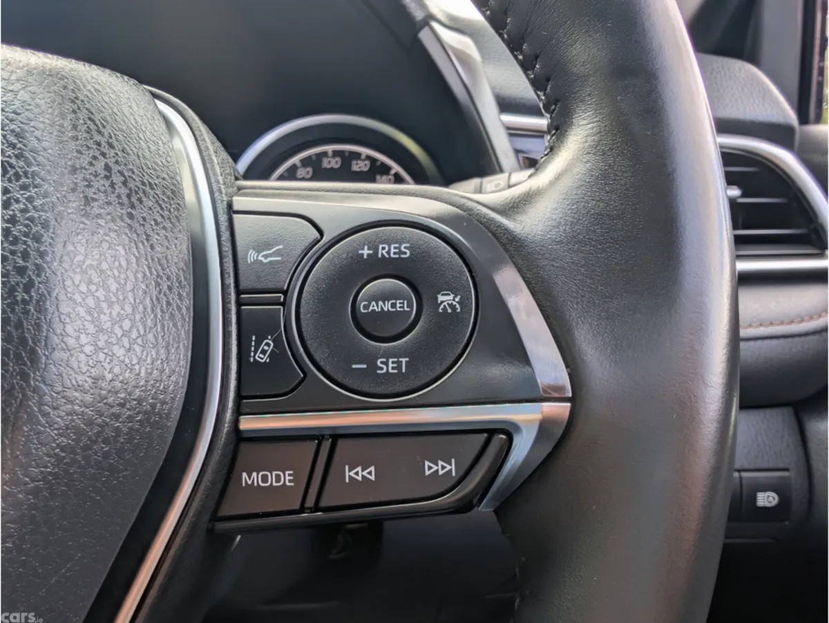 Toyota Camry Saloon, Petrol Hybrid, 2018, Red