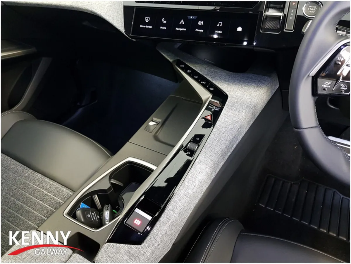 Peugeot 5008 MPV, Electric, 2026, Blue