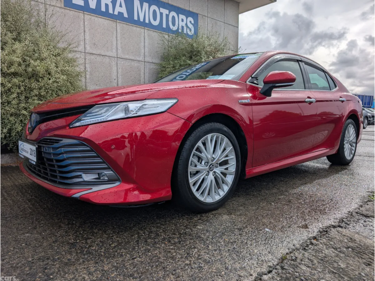 Toyota Camry Saloon, Petrol Hybrid, 2018, Red