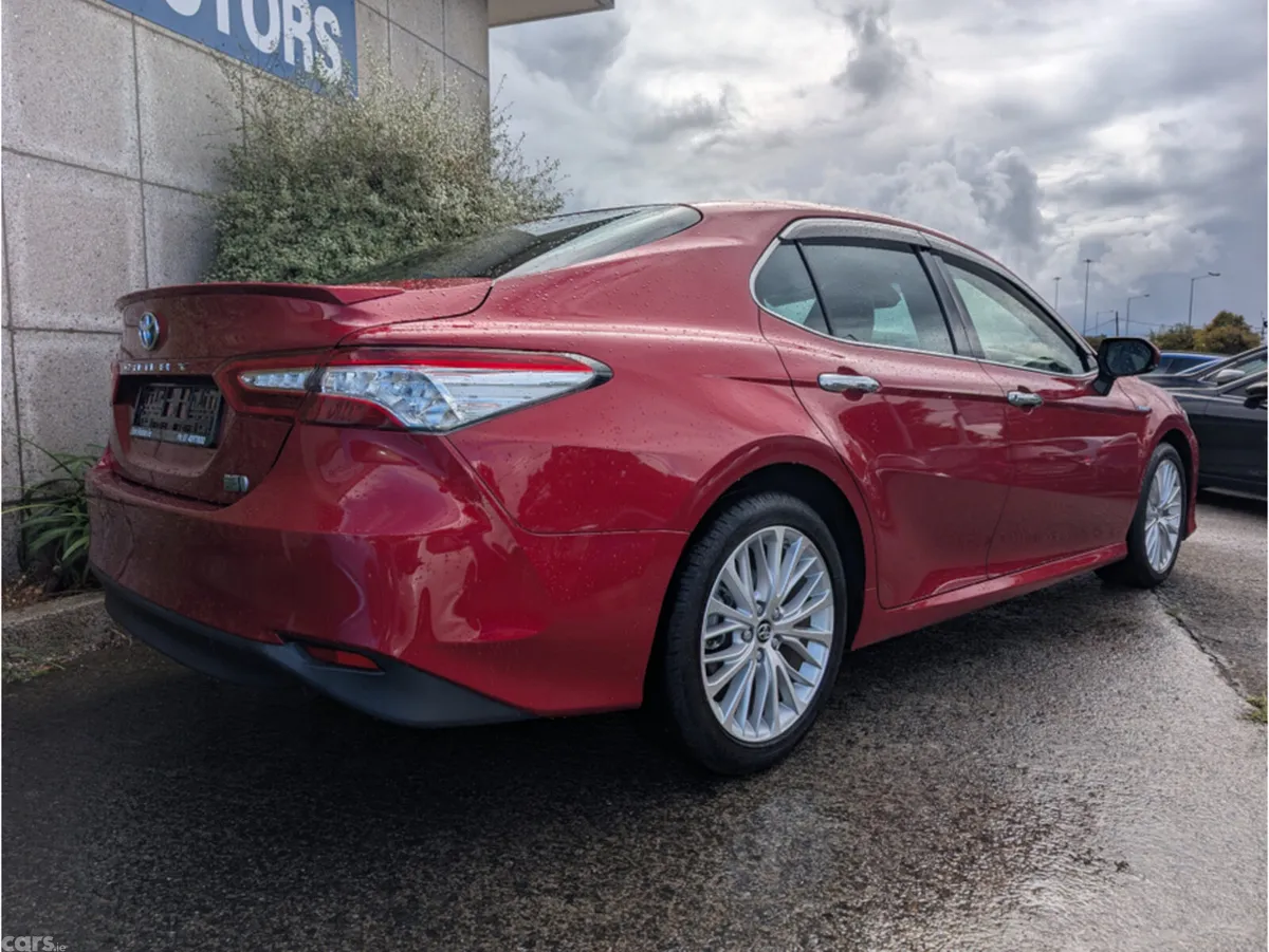 Toyota Camry Saloon, Petrol Hybrid, 2018, Red