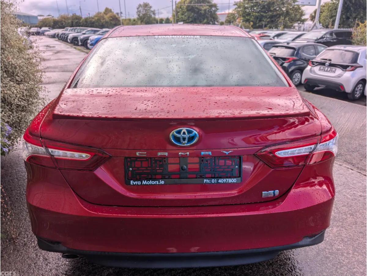 Toyota Camry Saloon, Petrol Hybrid, 2018, Red