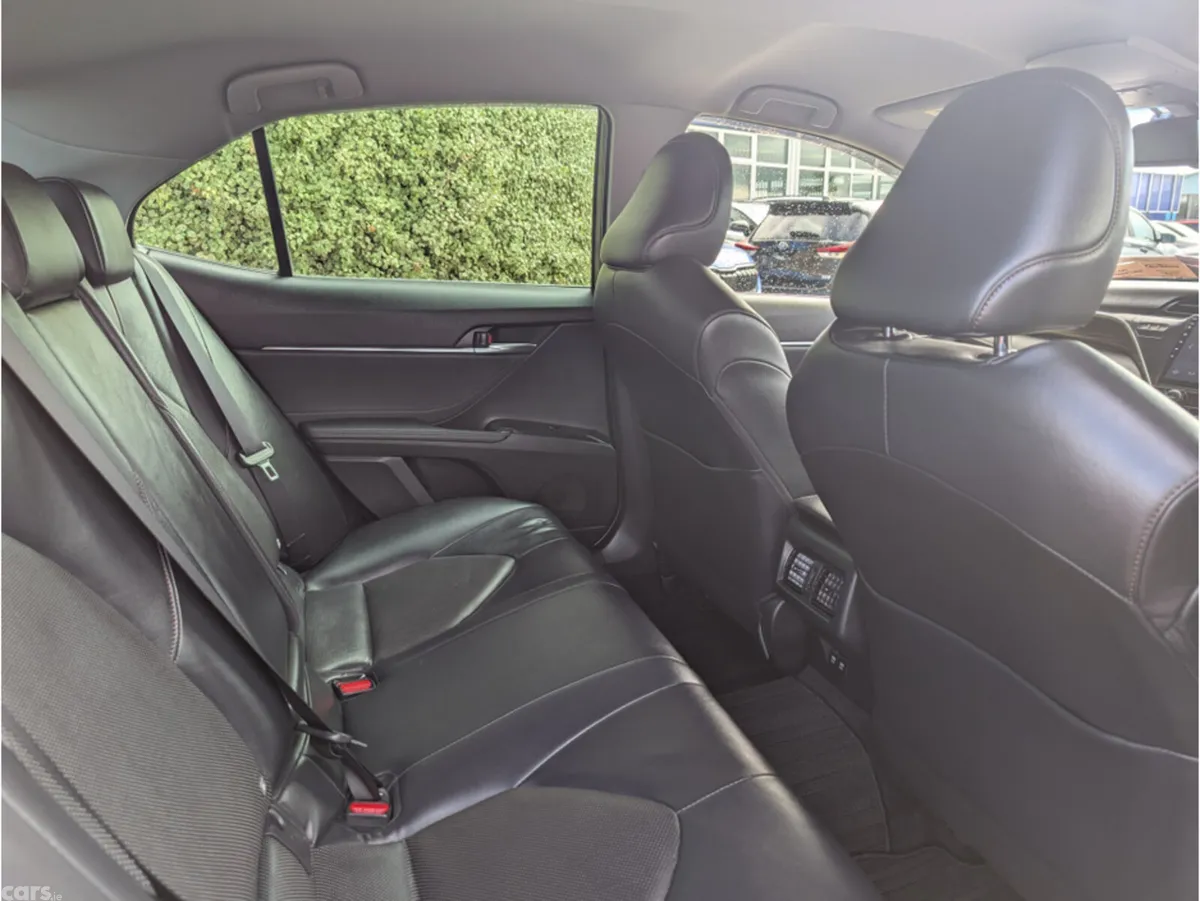 Toyota Camry Saloon, Petrol Hybrid, 2018, Red