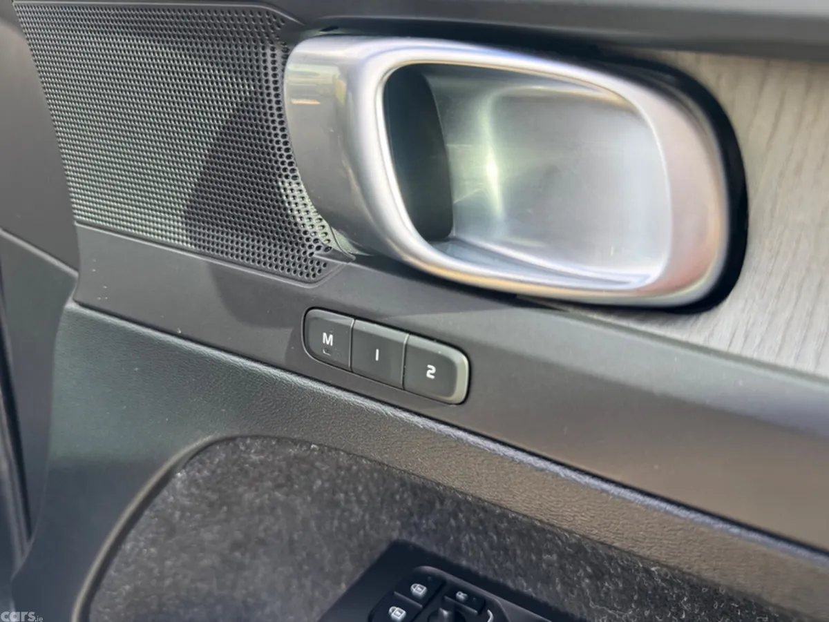 Volvo XC40 Estate, Petrol Plug-in Hybrid, 2020, Black