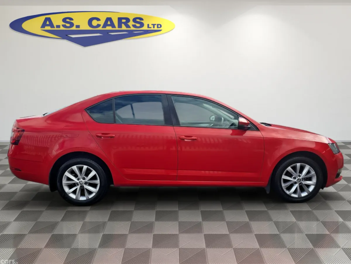 Skoda Octavia Hatchback, Diesel, 2018, Red