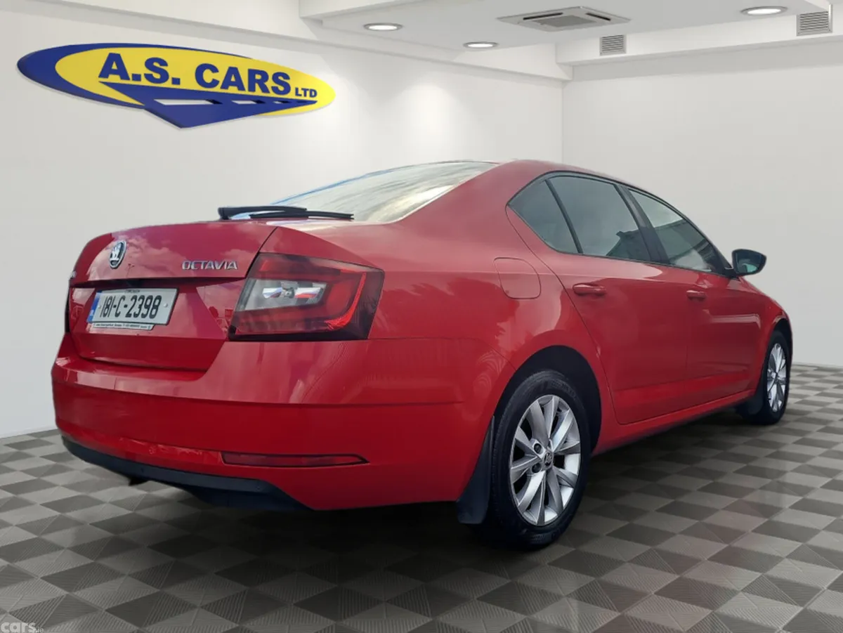 Skoda Octavia Hatchback, Diesel, 2018, Red