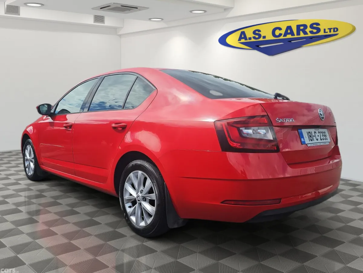 Skoda Octavia Hatchback, Diesel, 2018, Red