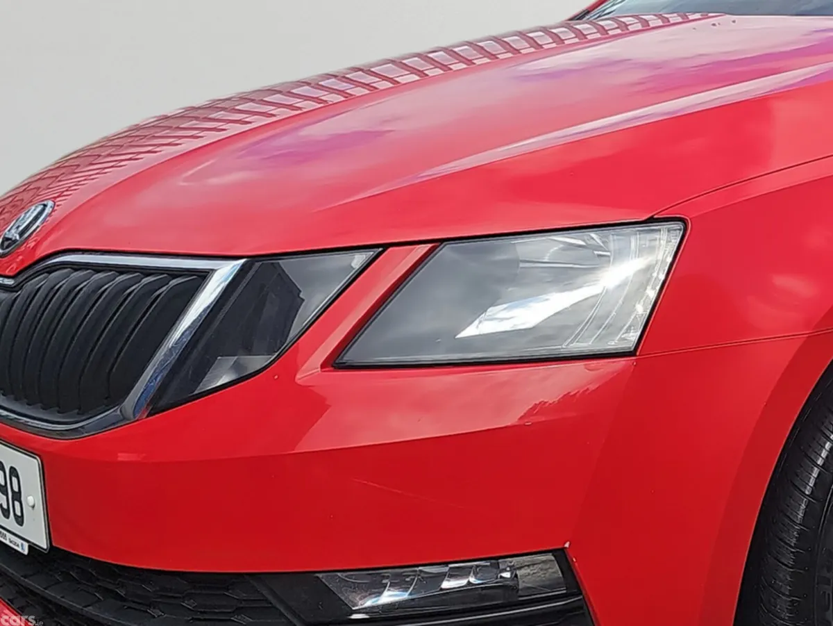 Skoda Octavia Hatchback, Diesel, 2018, Red