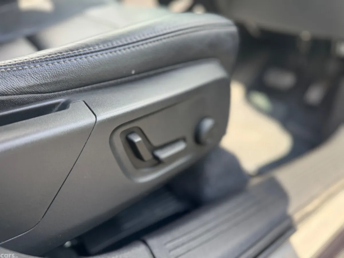 Volvo XC40 Estate, Petrol Plug-in Hybrid, 2020, Black