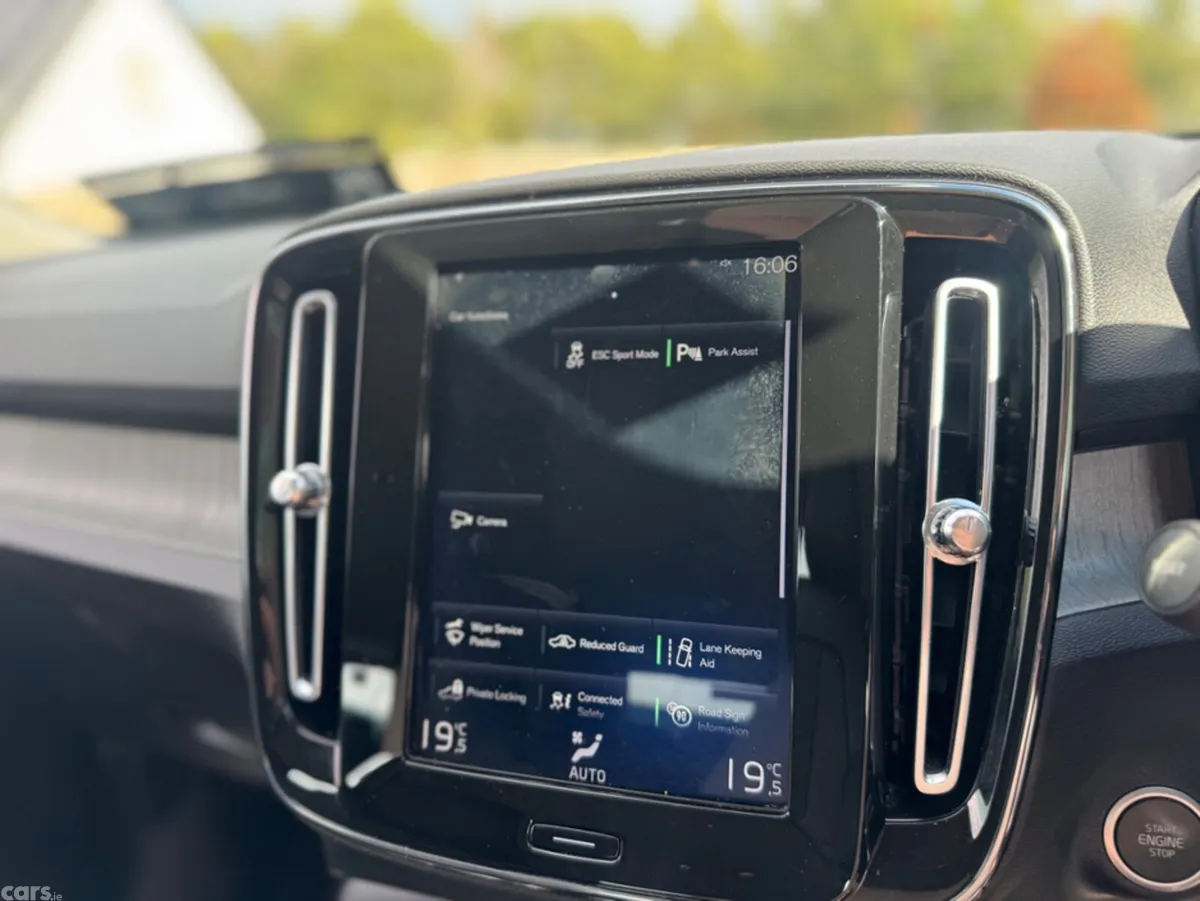 Volvo XC40 Estate, Petrol Plug-in Hybrid, 2020, Black