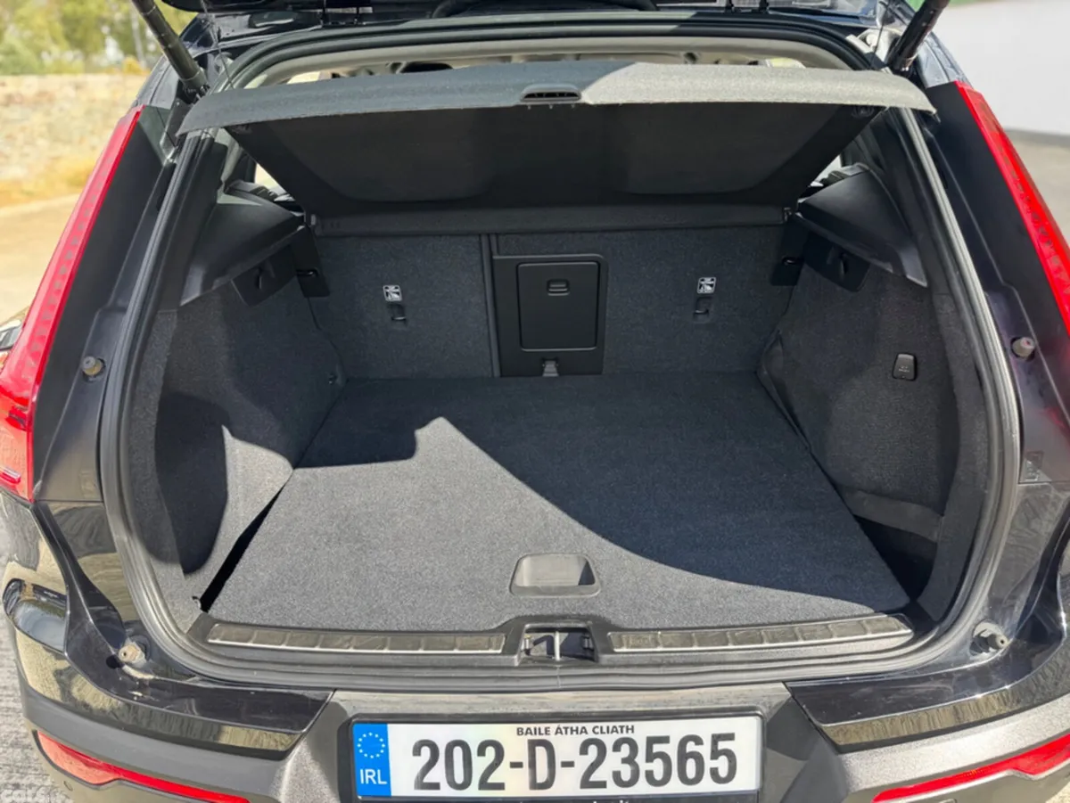 Volvo XC40 Estate, Petrol Plug-in Hybrid, 2020, Black