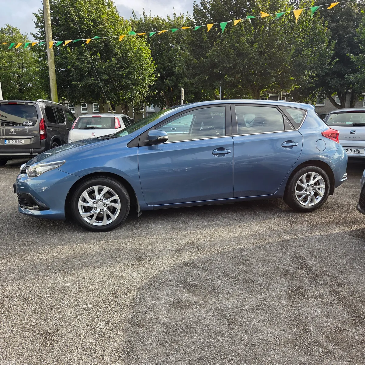 Toyota Auris Hatchback, Petrol, 2016, Blue