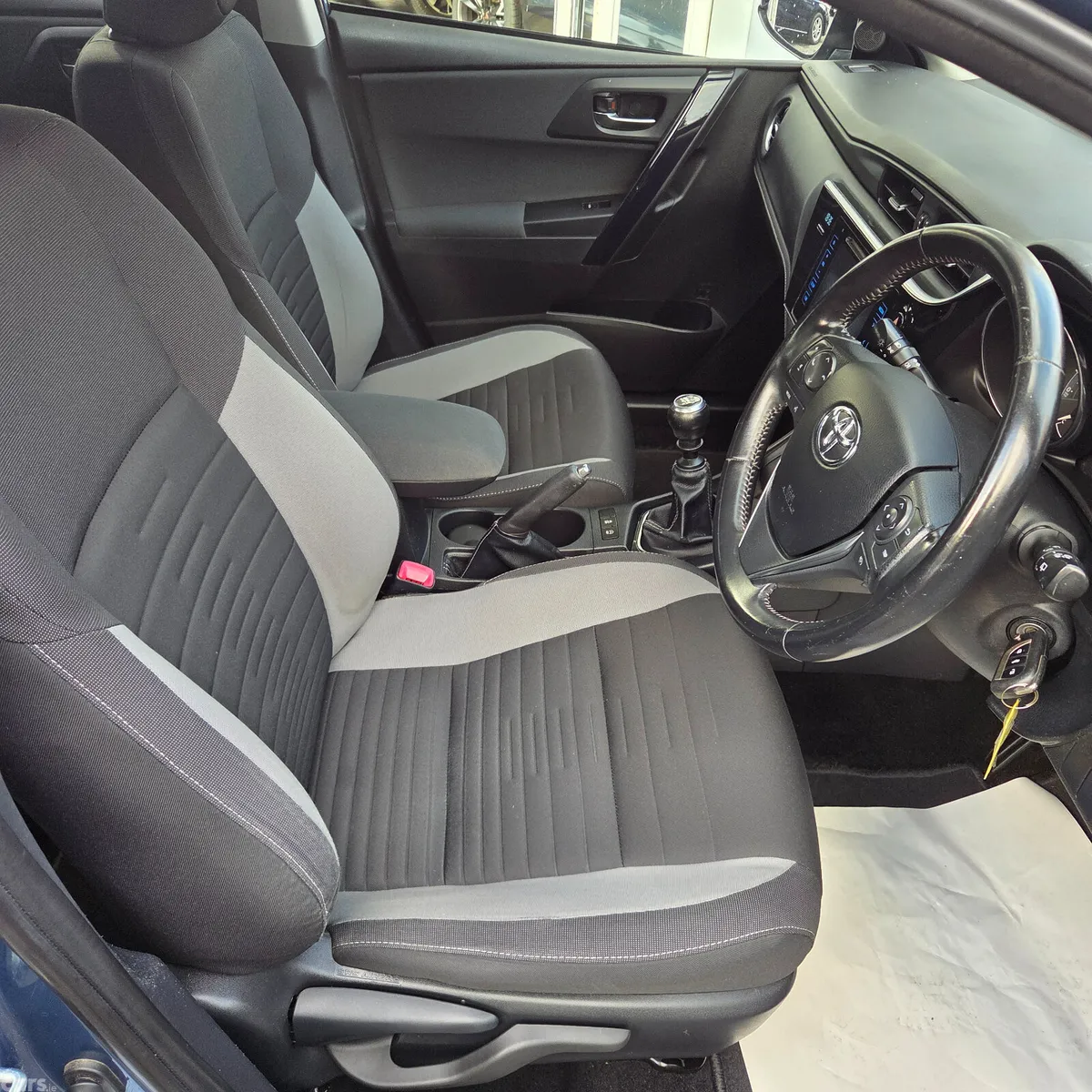 Toyota Auris Hatchback, Petrol, 2016, Blue