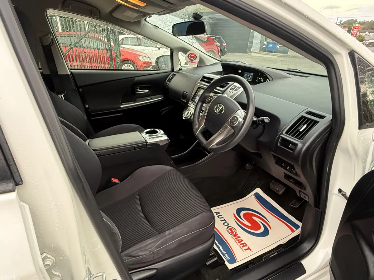Toyota Prius Hatchback, Petrol Hybrid, 2015, White