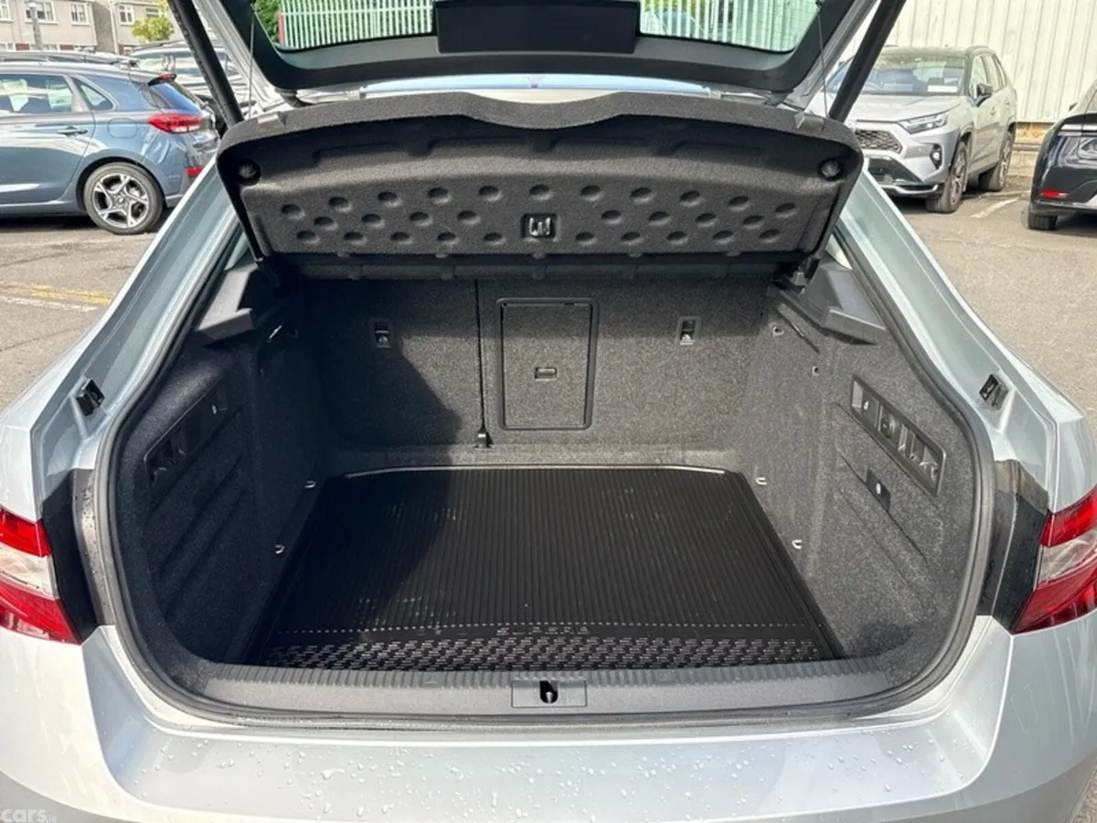 Skoda Superb Hatchback, Petrol, 2024, Grey