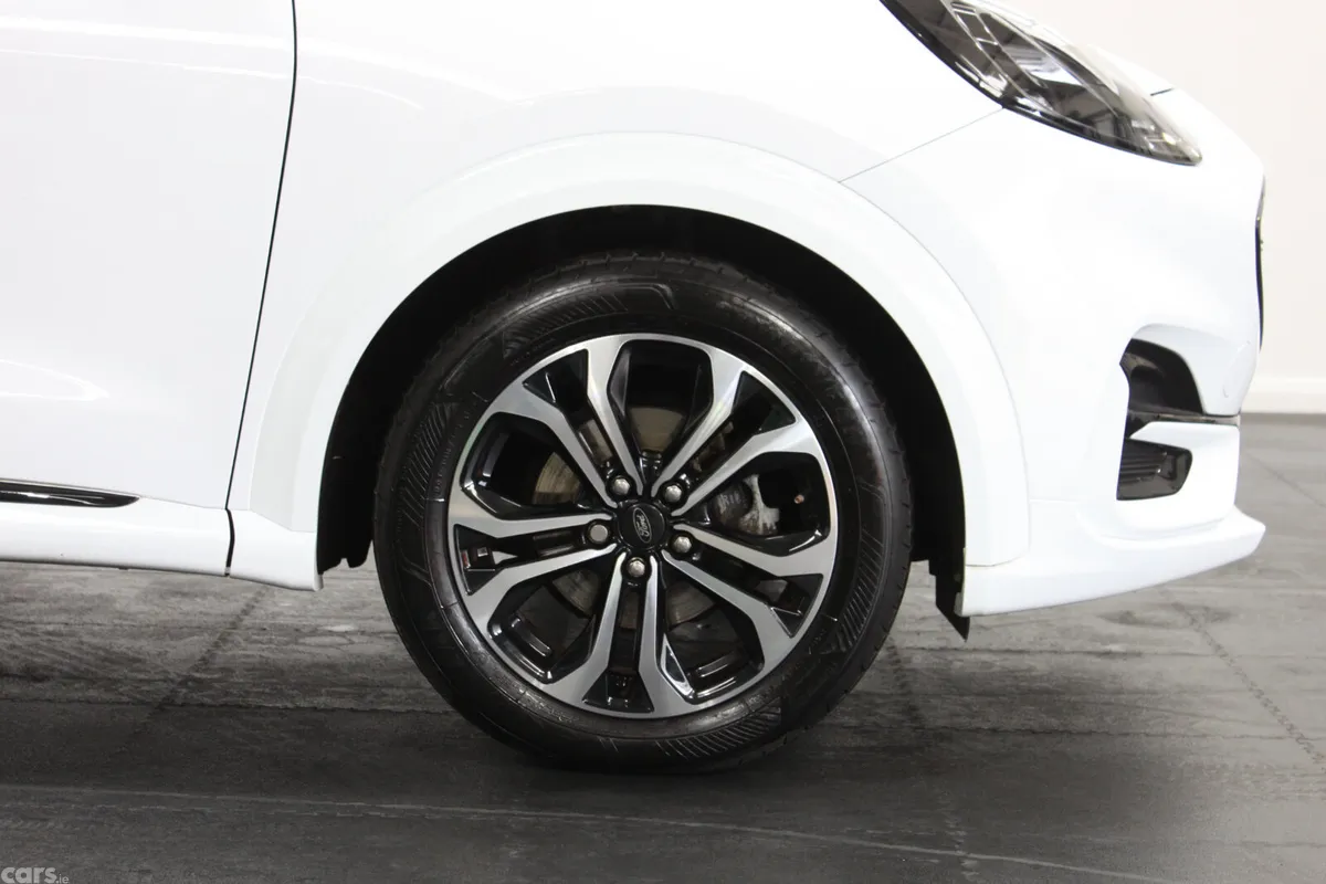 Ford Puma SUV, Petrol Hybrid, 2023, White