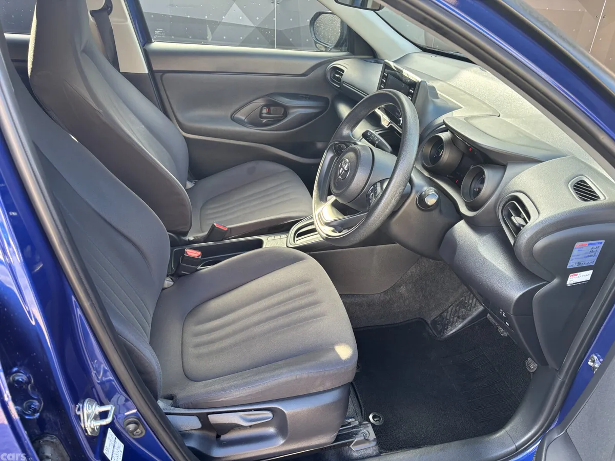 Toyota Yaris Cross Hatchback, Petrol Hybrid, 2021, Blue
