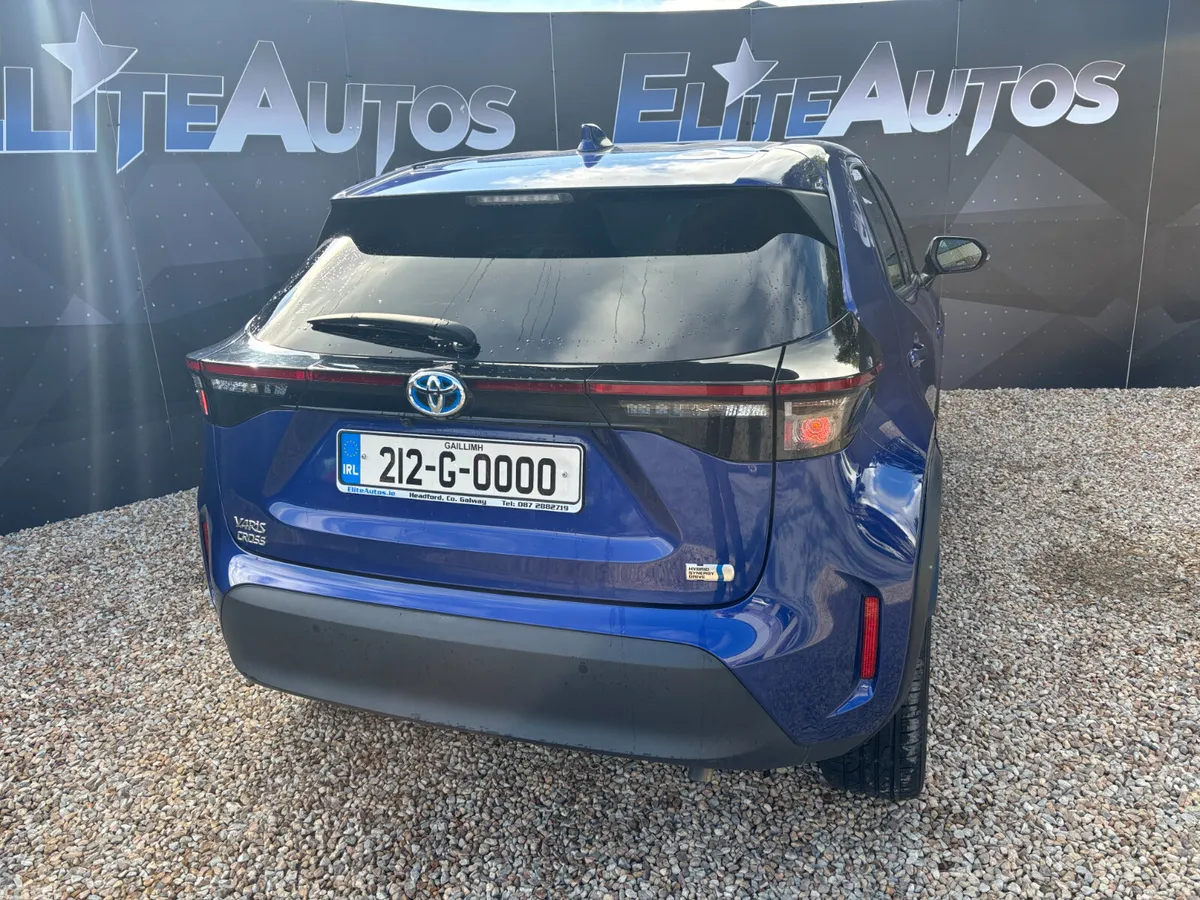 Toyota Yaris Cross Hatchback, Petrol Hybrid, 2021, Blue