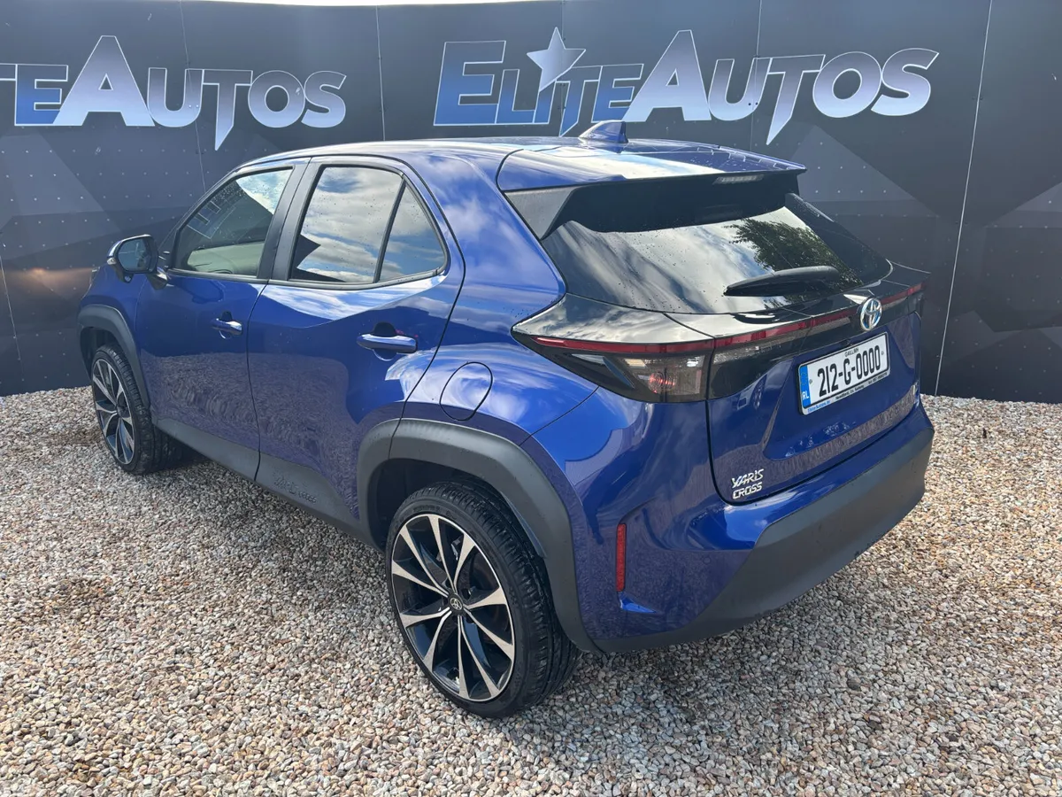 Toyota Yaris Cross Hatchback, Petrol Hybrid, 2021, Blue