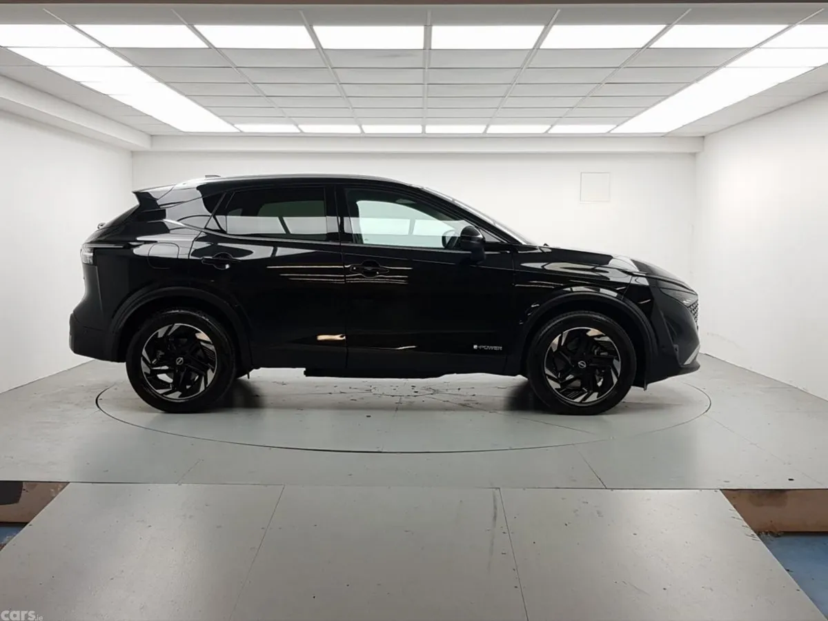 Nissan Qashqai MPV, Petrol Hybrid, 2025, Black