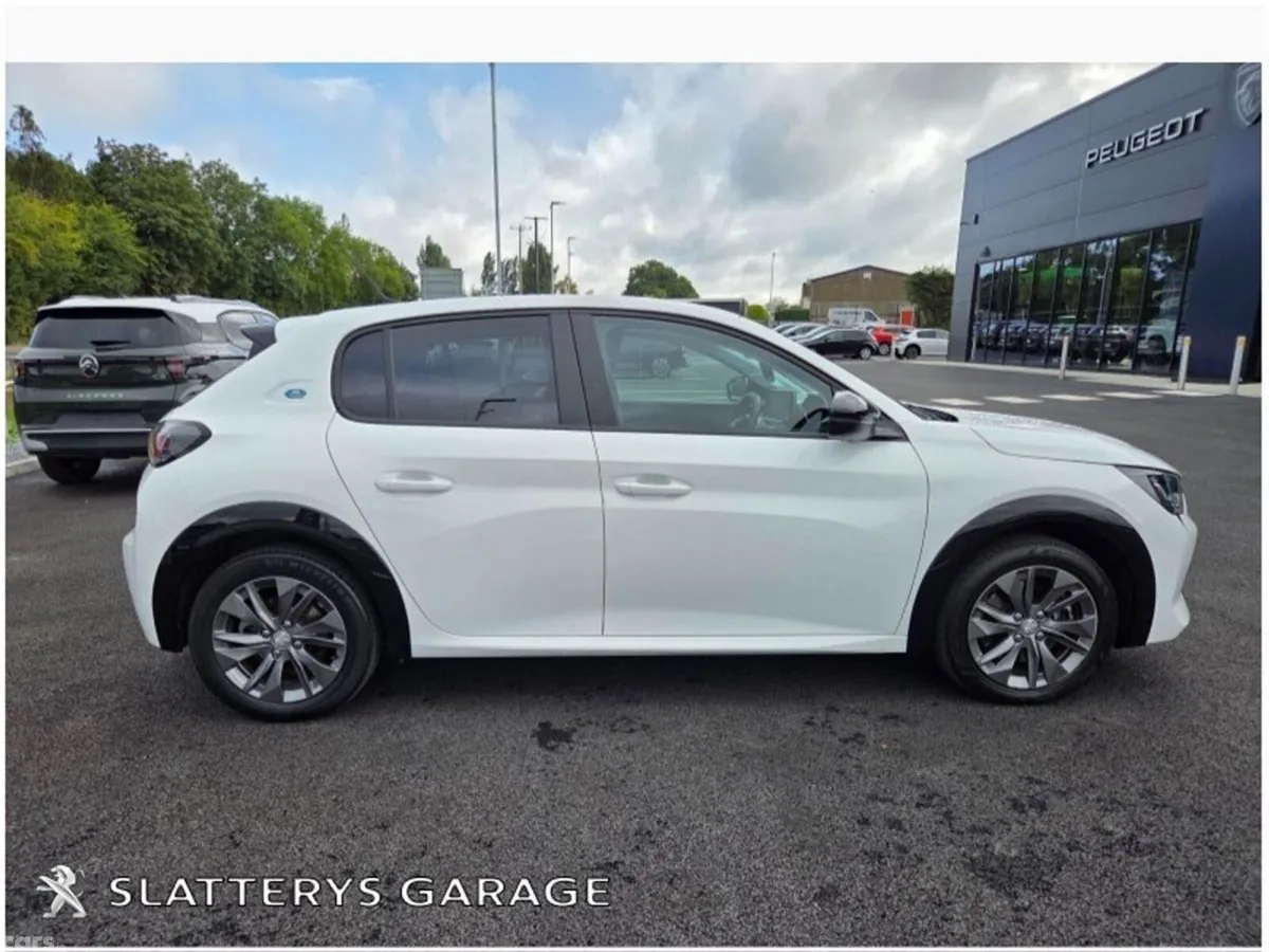 Peugeot 208 Hatchback, Electric, 2023, White
