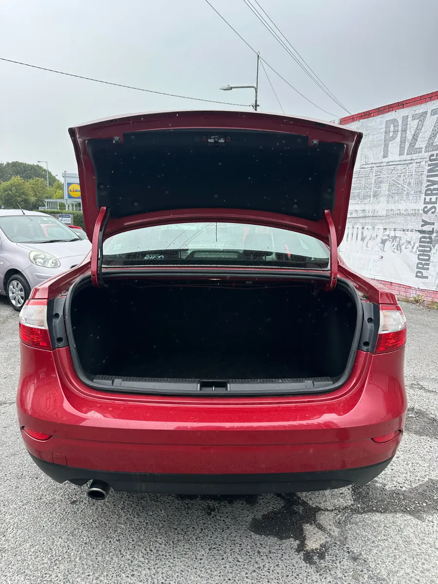 Renault Fluence Saloon, Diesel, 2012, Red