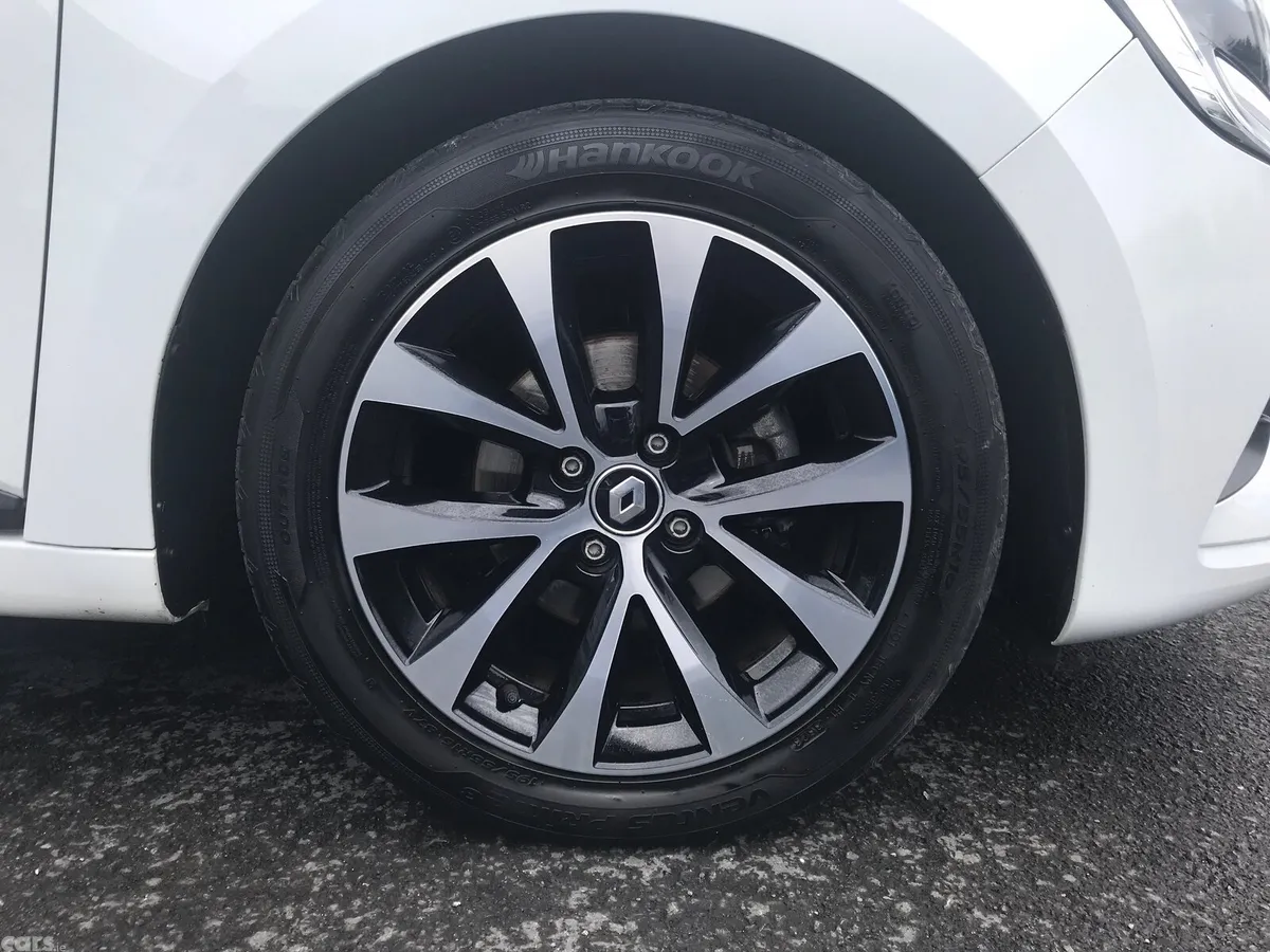 Renault Clio Hatchback, Petrol, 2022, White