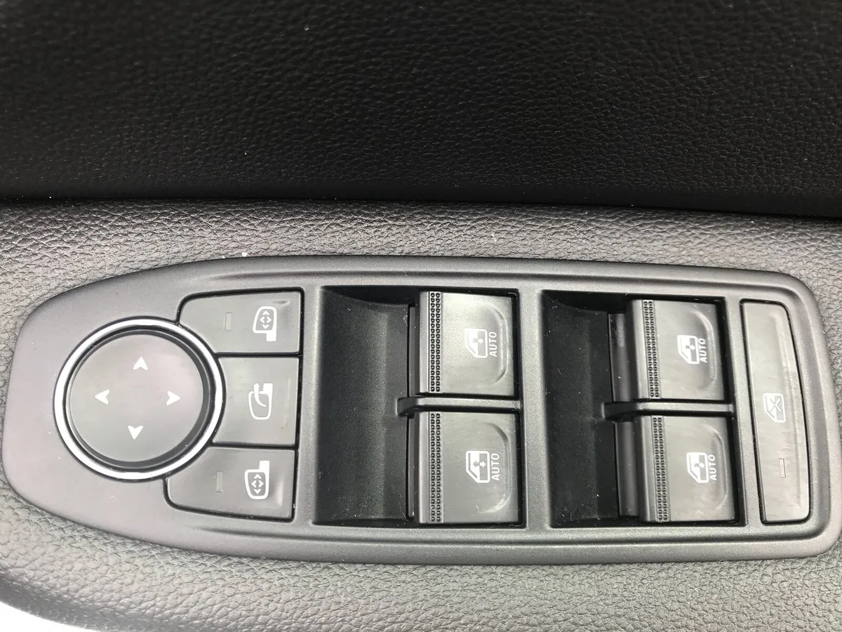 Renault Clio Hatchback, Petrol, 2022, White